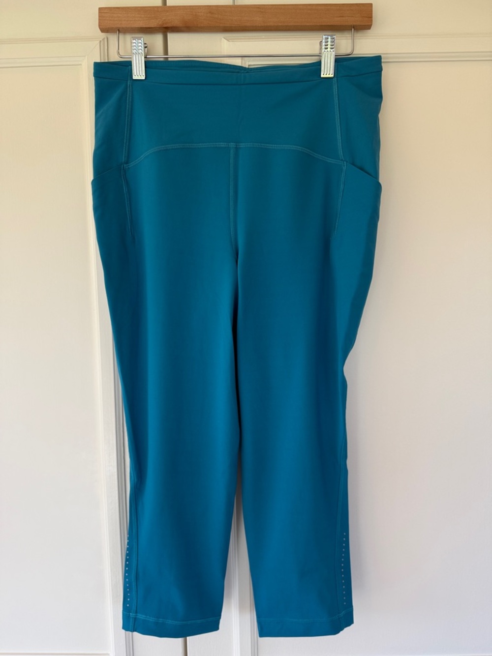 NWOT lululemon athletica leggings in bright blue, size 10, 30” length
